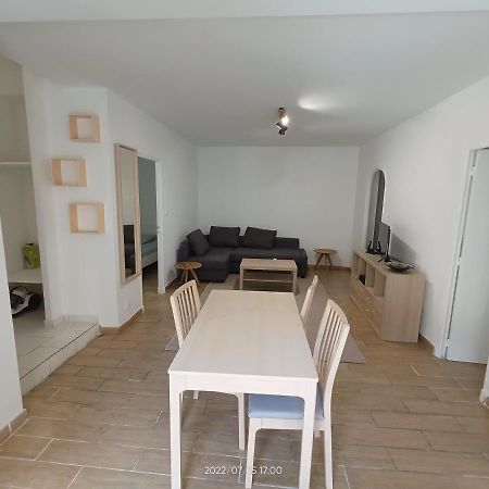 T2 Renove En Rdc Avec Cour, Intra Muros Avignon Kültér fotó